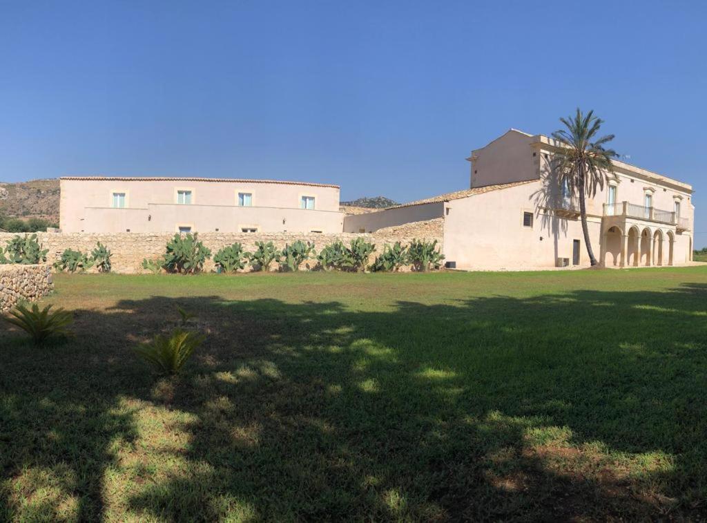 Ballium Luxury Relais Avola Exterior photo
