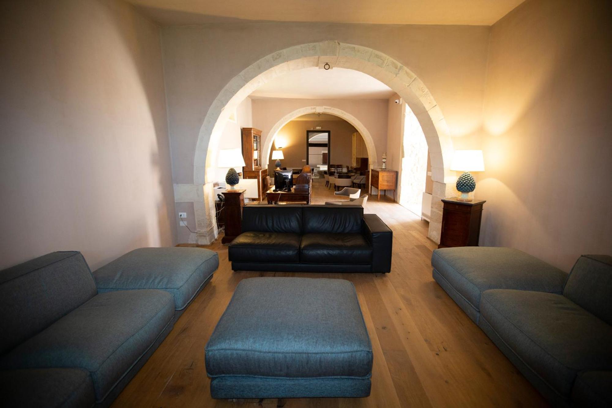 Ballium Luxury Relais Avola Exterior photo