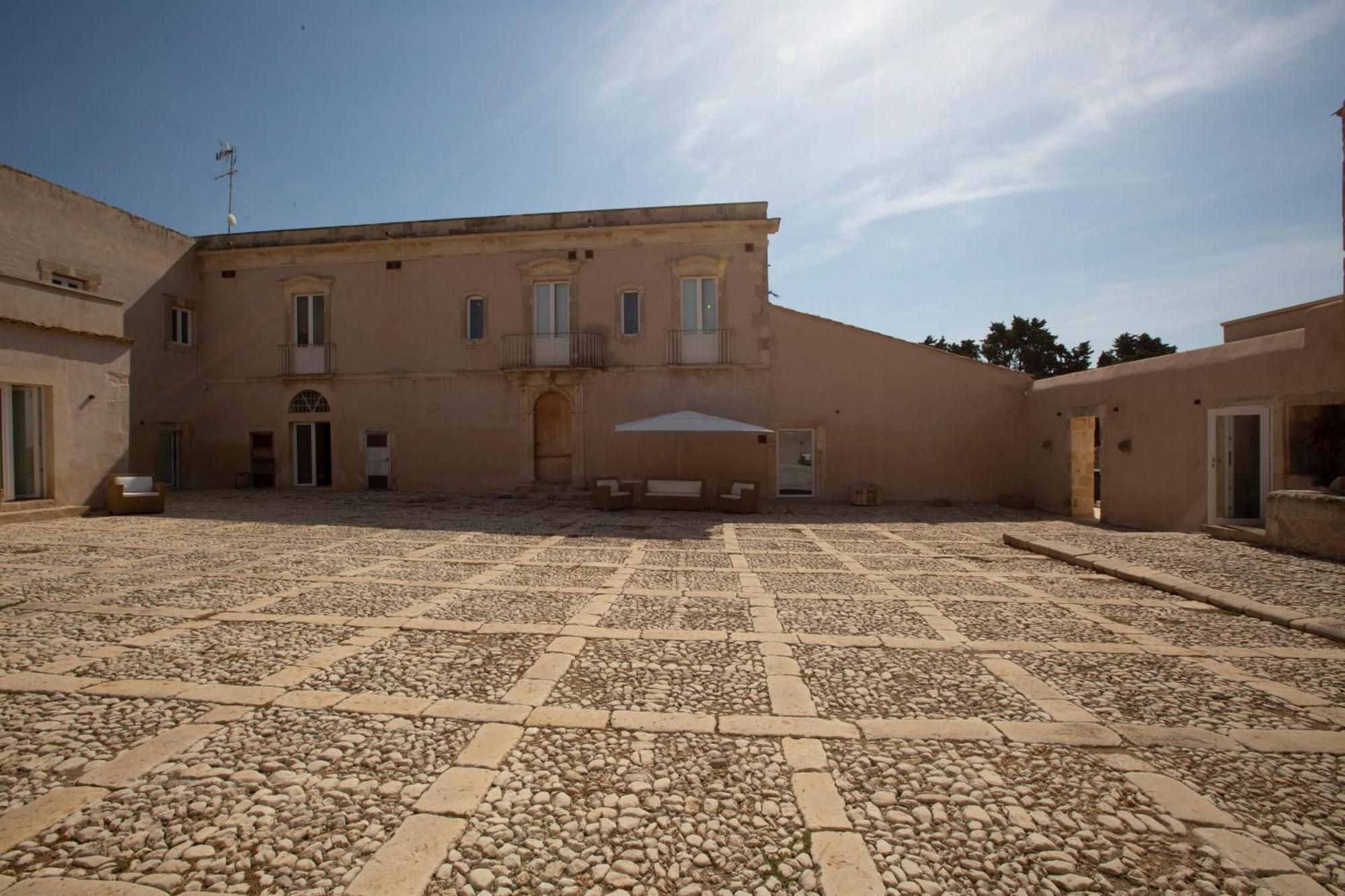 Ballium Luxury Relais Avola Exterior photo