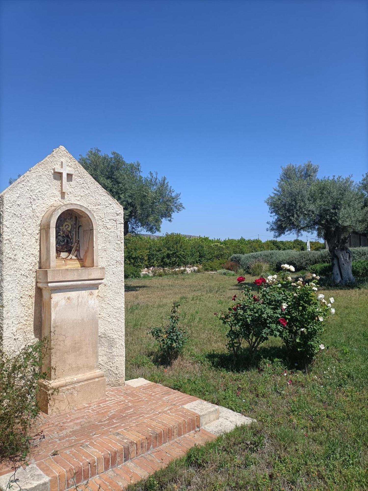 Ballium Luxury Relais Avola Exterior photo