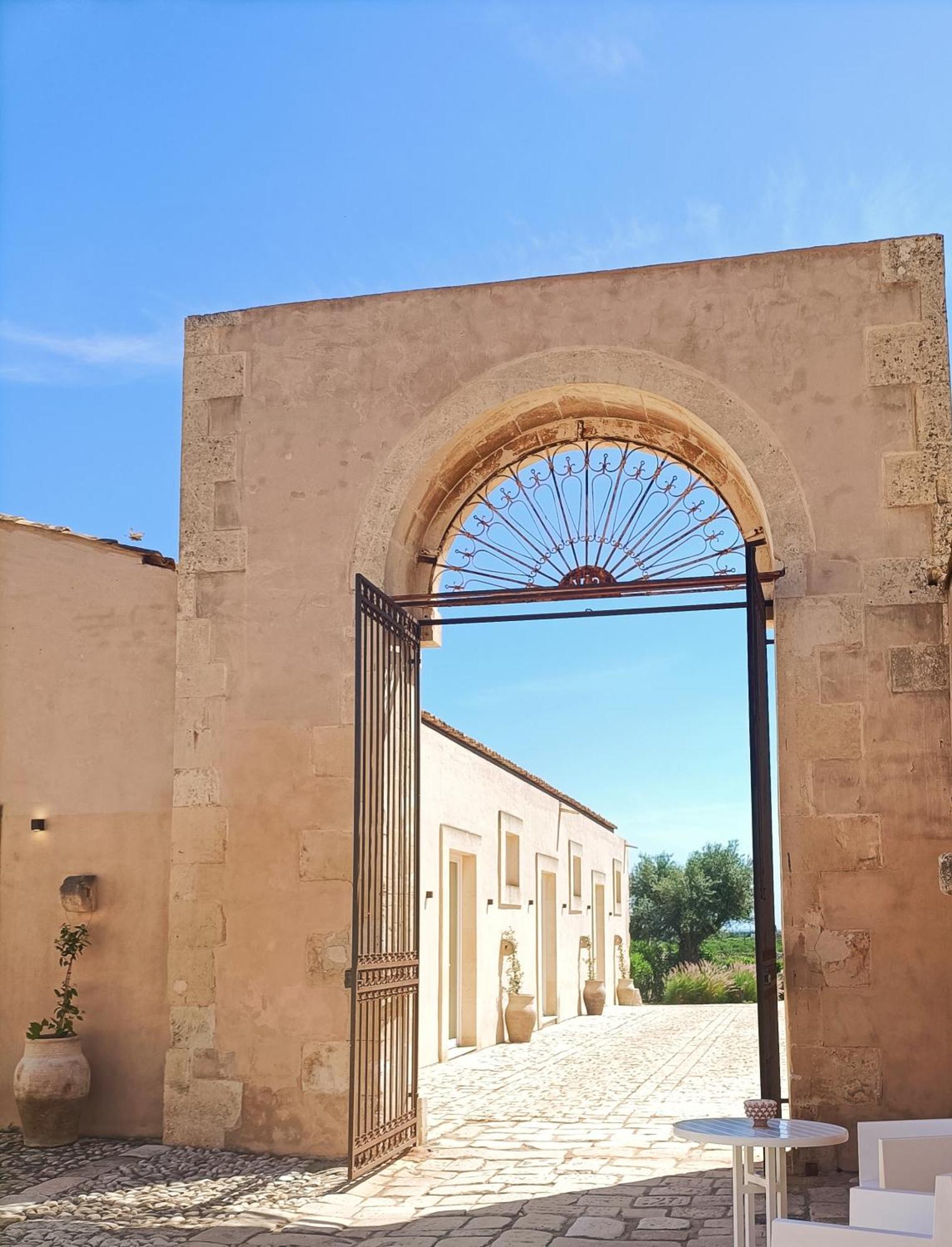 Ballium Luxury Relais Avola Exterior photo