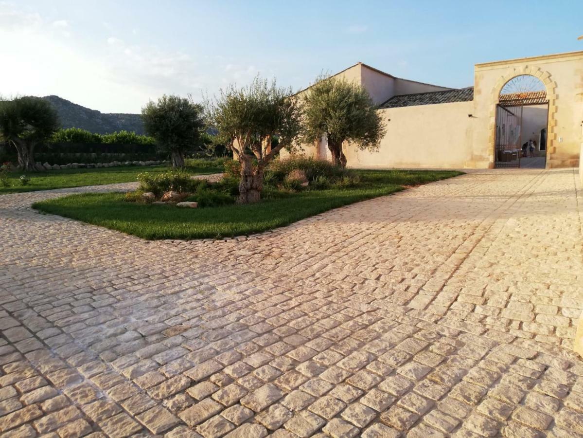 Ballium Luxury Relais Avola Exterior photo